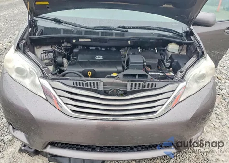 2011 Toyota Sienna Xle 8-Passenger z USA, uszkodzony, nr VIN 5TDYK3DC5BS057121